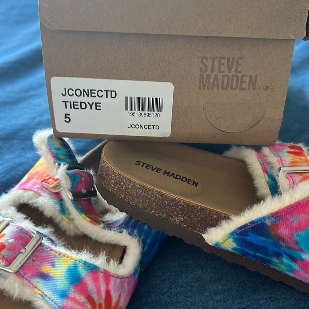 NIB big kids size 5 tie dye faux shearling slides.
